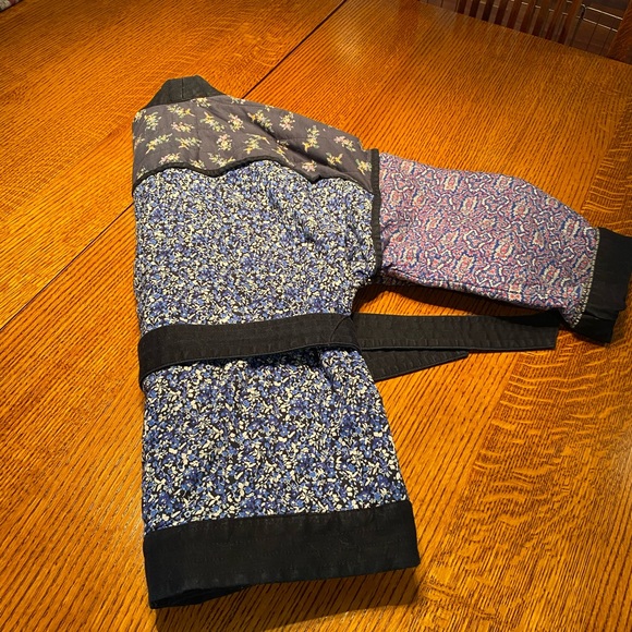 Front Pockets and belted floral jacket - Picture 2 of 2